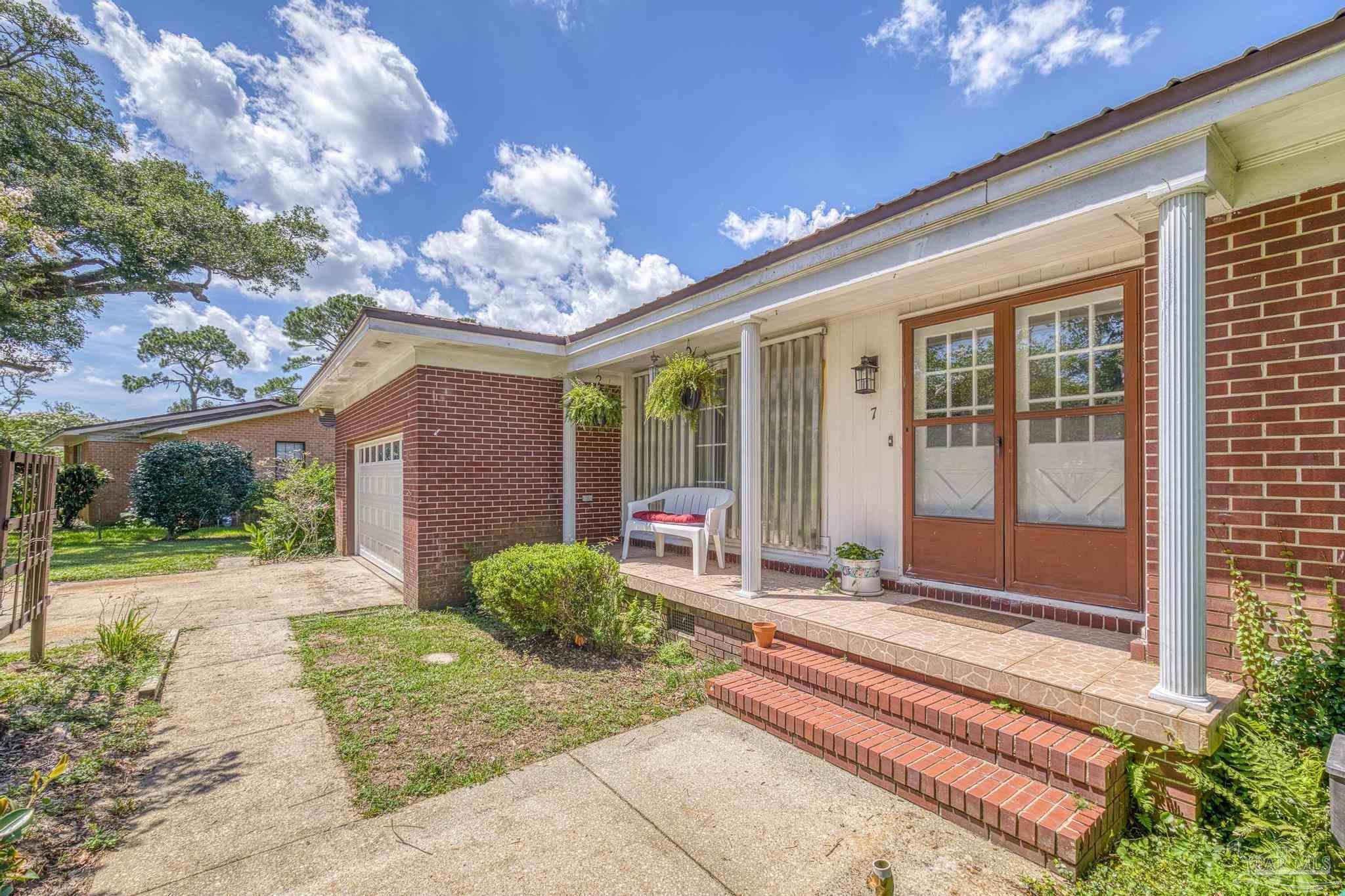 Property Photo:  7 N 77th Ave  FL 32506 
