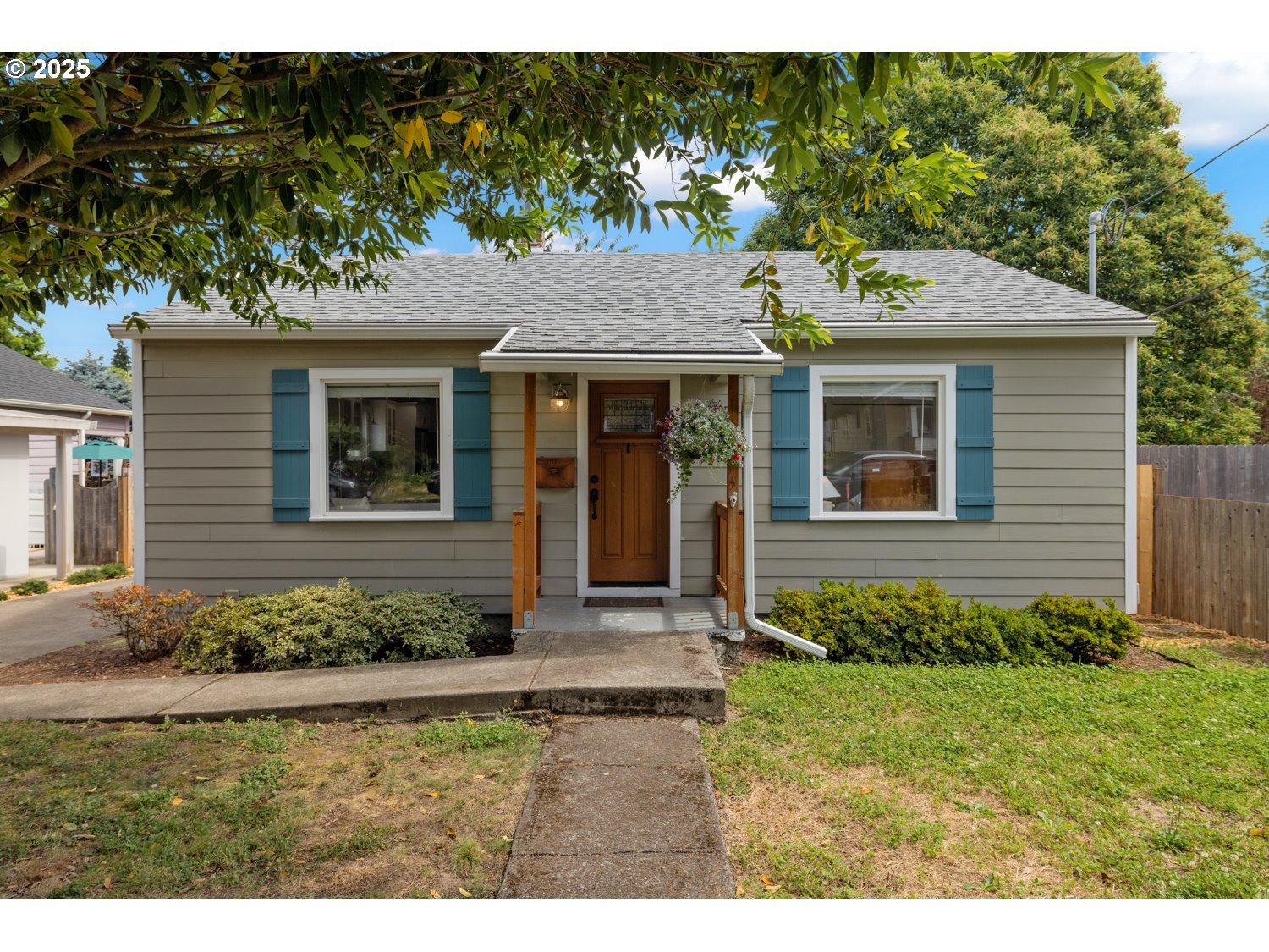 Property Photo: 9131 N Hudson St OR 97203