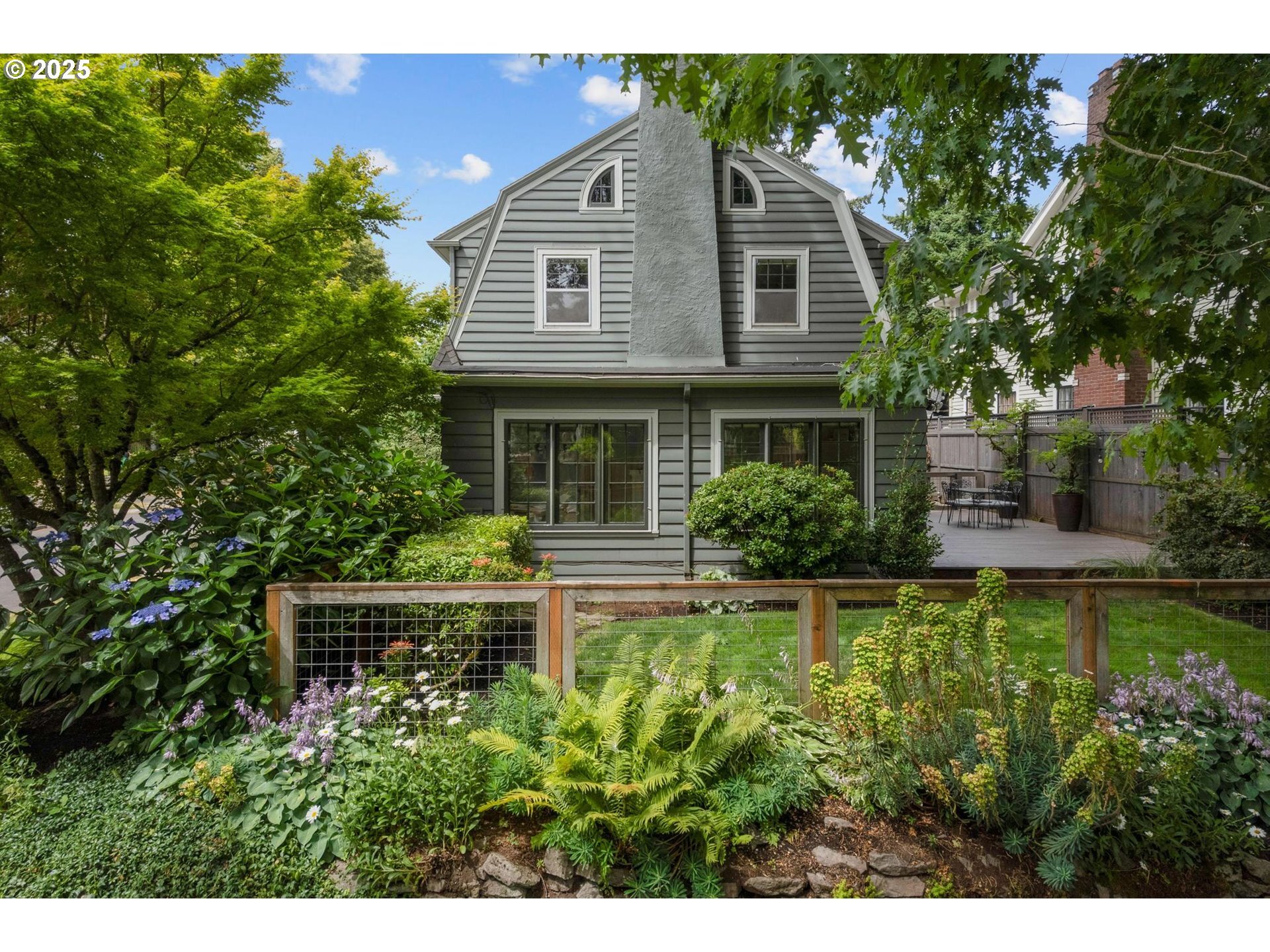 Property Photo: 1931 NE Siskiyou St OR 97212