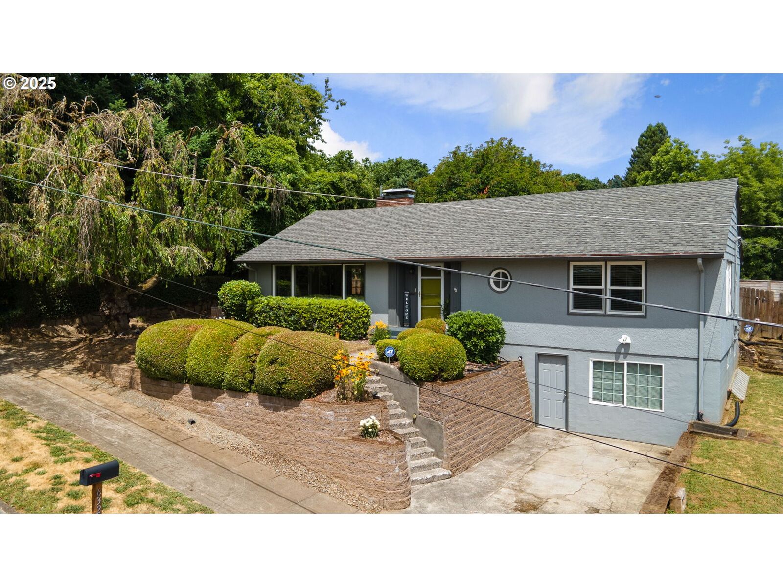 Property Photo: 632 NE Everett St WA 98607