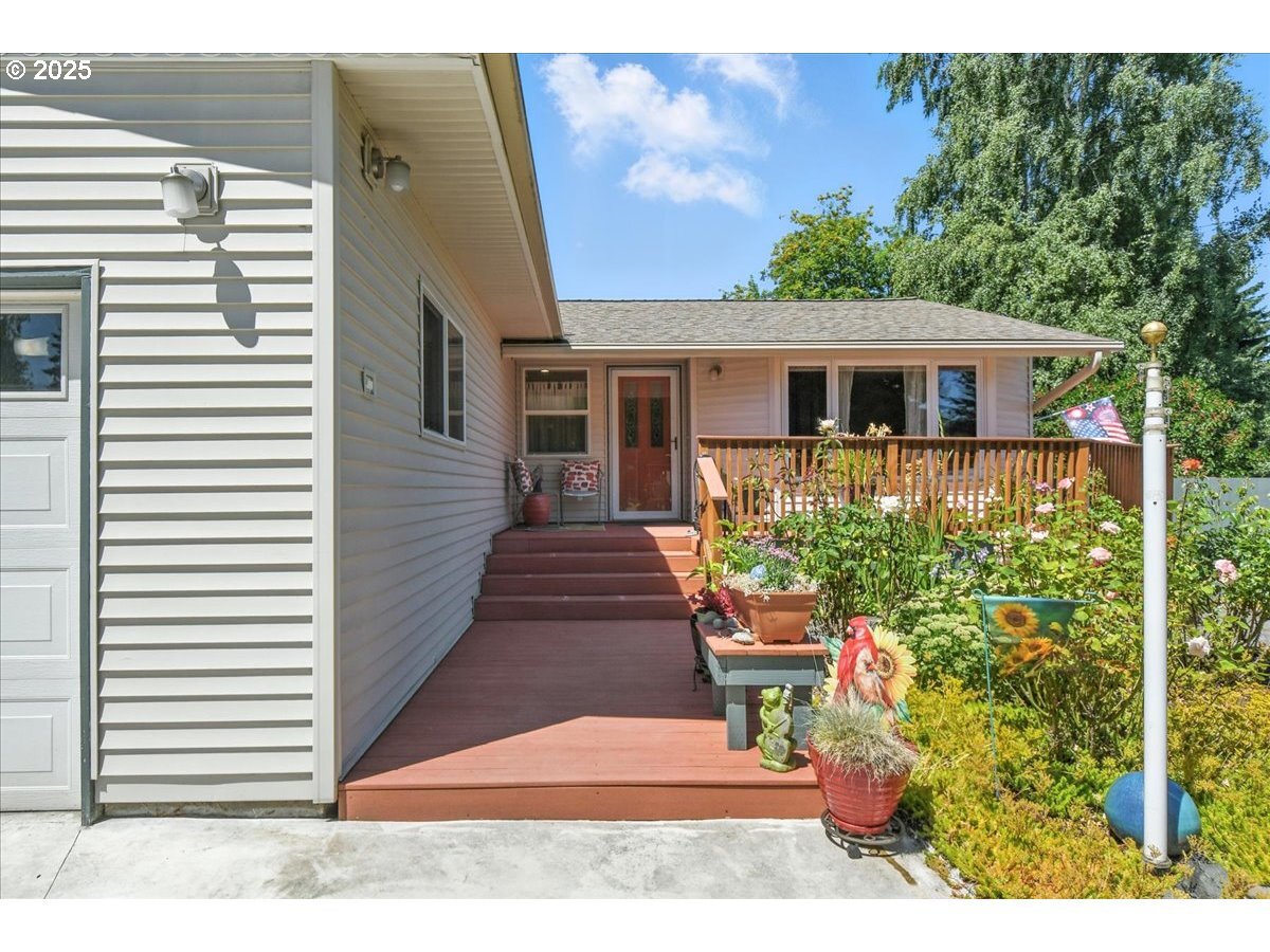 Property Photo: 7506 NW 13th Ave WA 98665