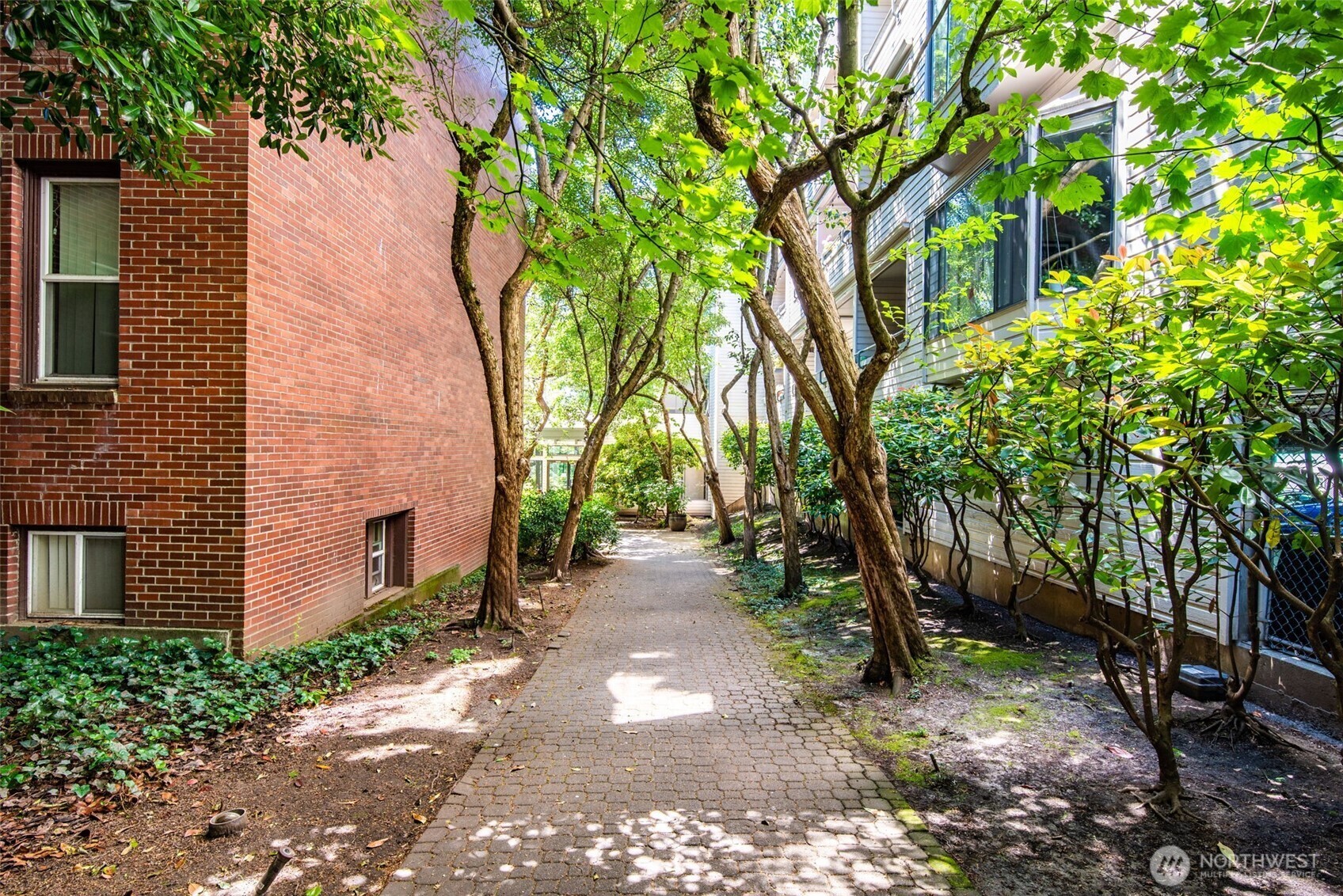 Property Photo: 211 E Summit Avenue S117 WA 98102