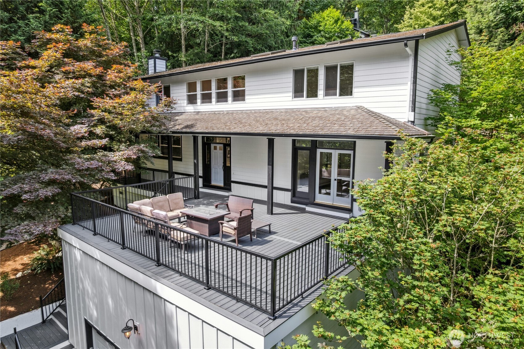 Property Photo:  17519  33rd Avenue NE  WA 98155 