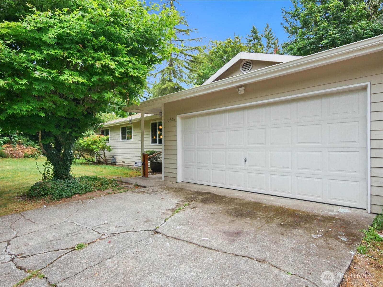 Property Photo: 13806 183rd Avenue SE WA 98059