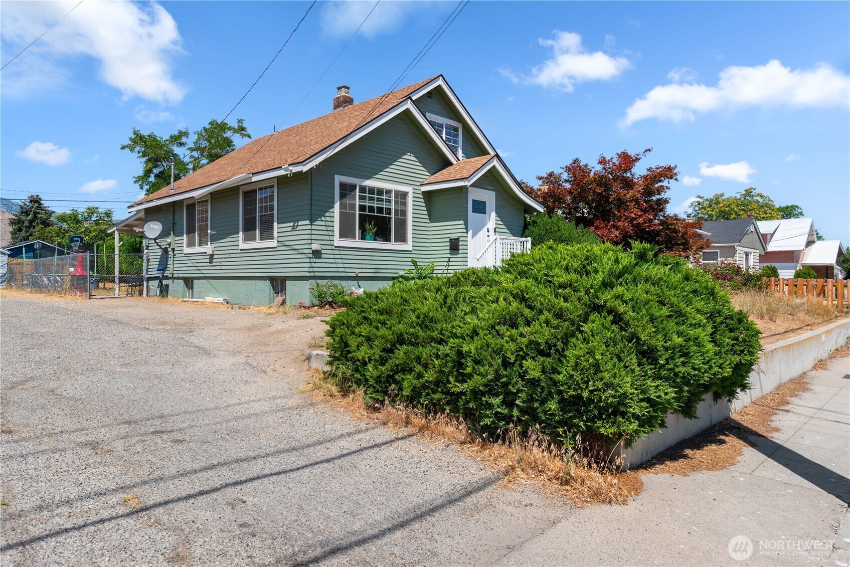 Property Photo: 658 Okanogan Avenue WA 98801