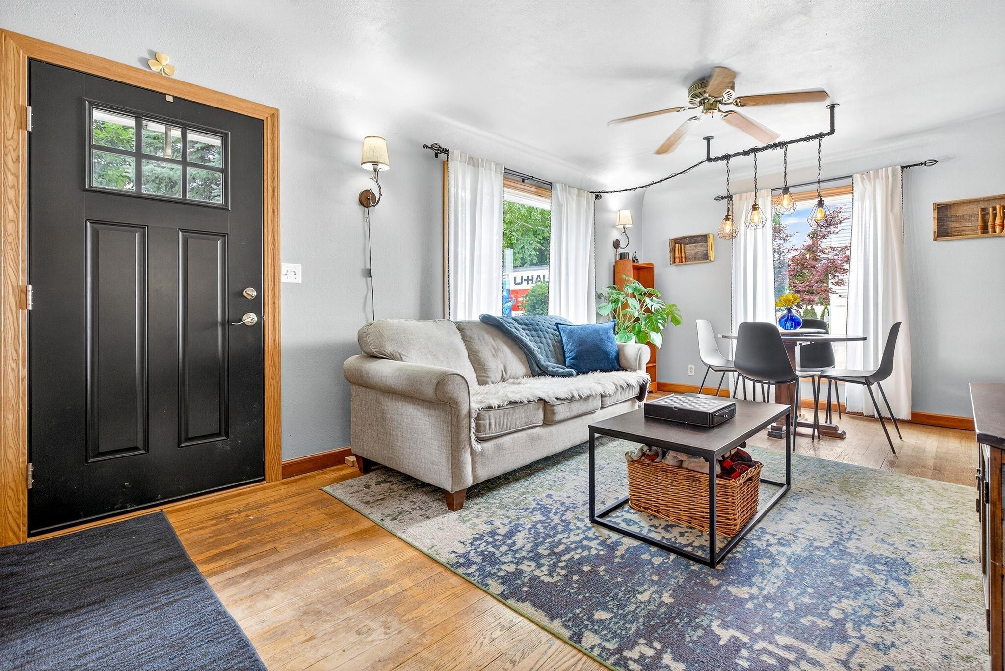 Property Photo: 513 E Glendale Avenue WI 54911-2942