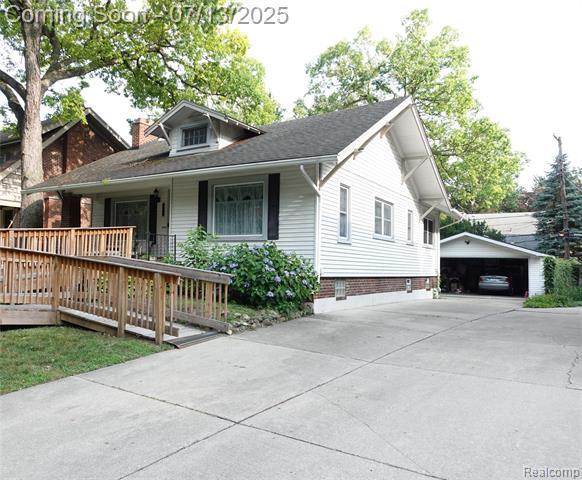 Property Photo: 341 W Oakridge Street W MI 48220