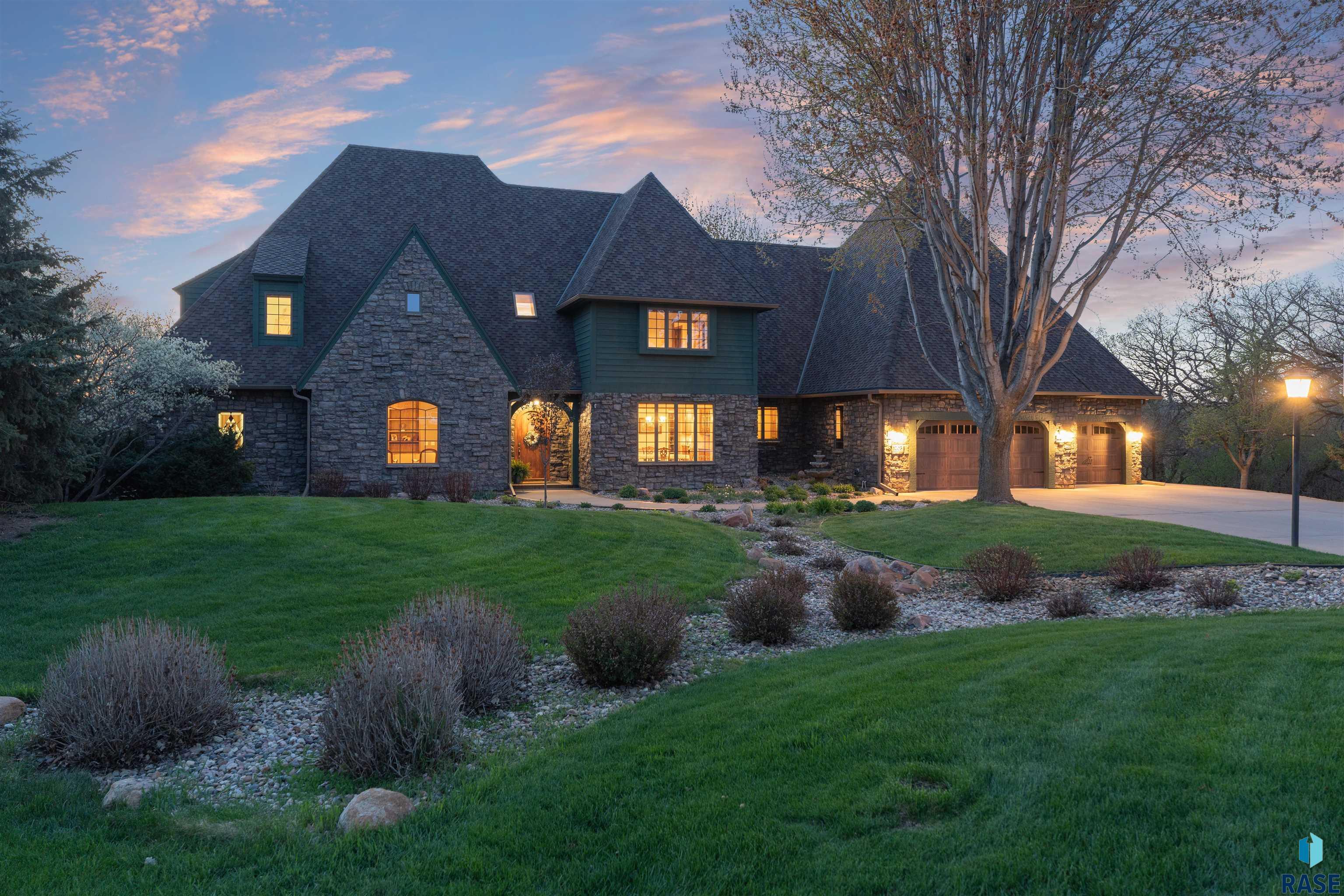Property Photo: 1705 N Deer Hollow Cir SD 57110
