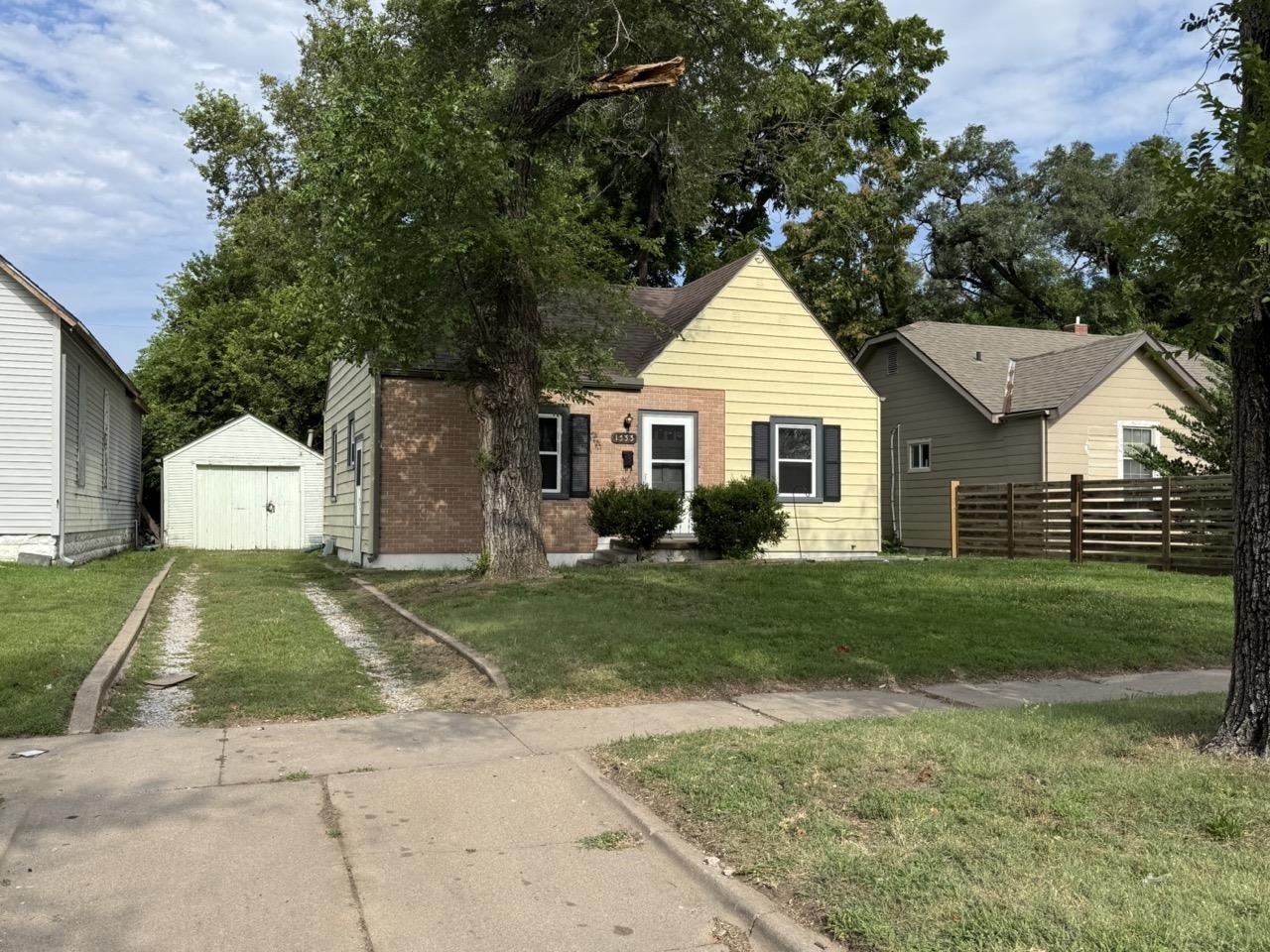 Property Photo: 1533 S Kansas Ave KS 67211