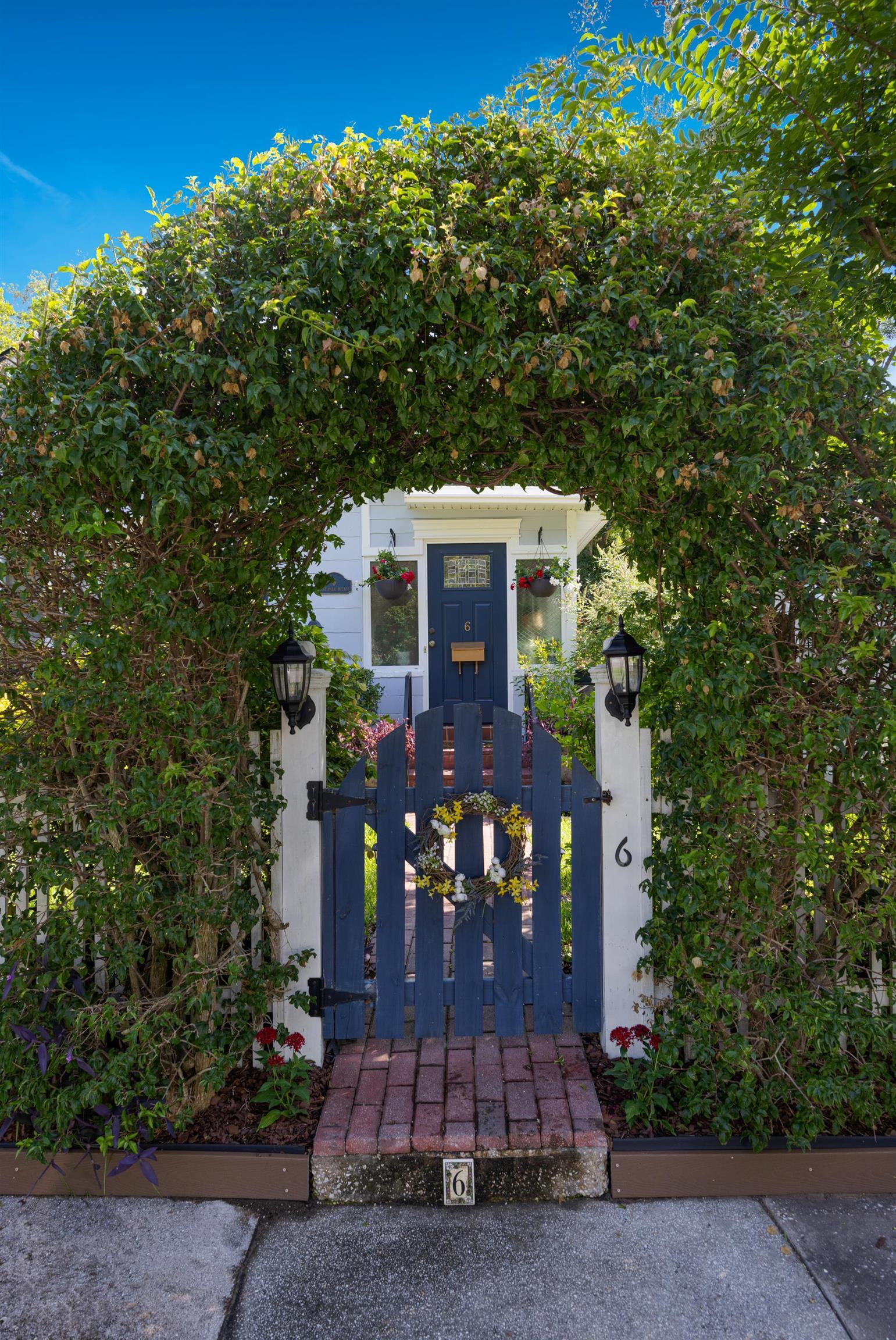 Property Photo: 6 E Park Ave. FL 32084