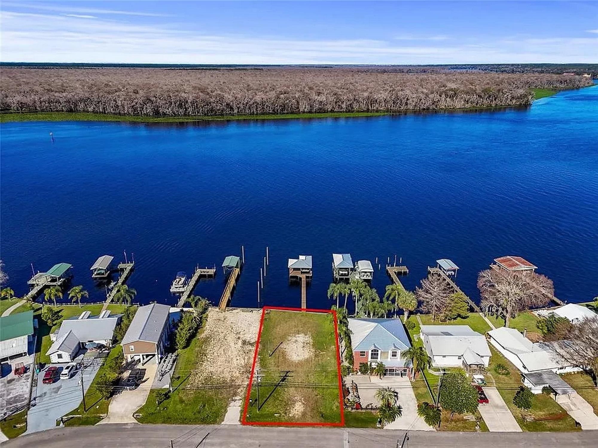 Property Photo: 158 Beechers Point Dr FL 32193
