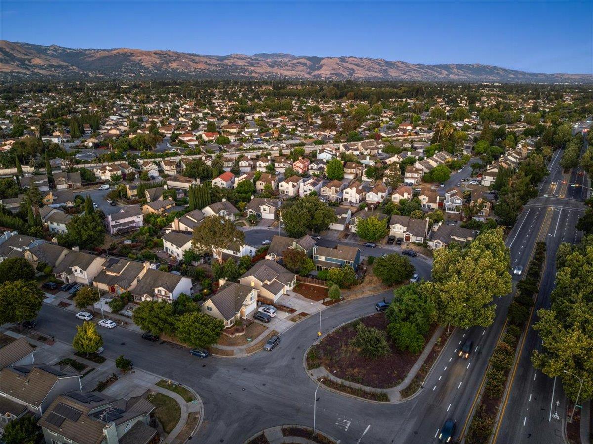 Property Photo: 1507 New Bedford Ct Court CA 95131