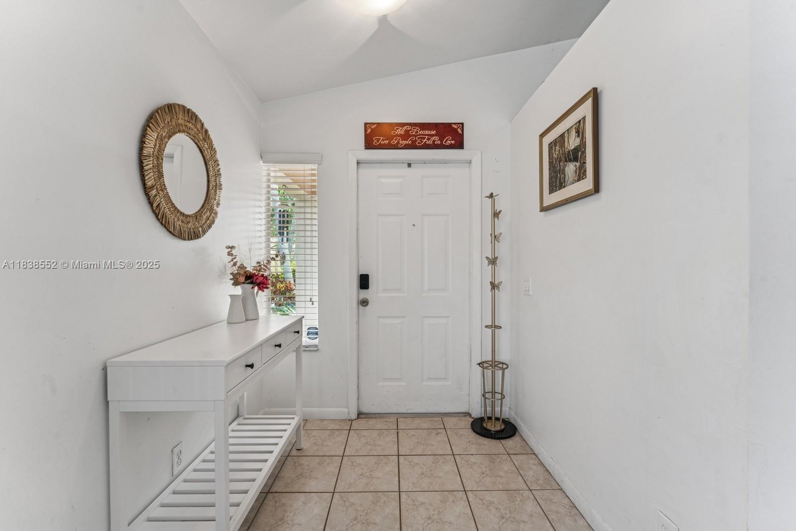 Property Photo: 1368 Presidio Dr FL 33327