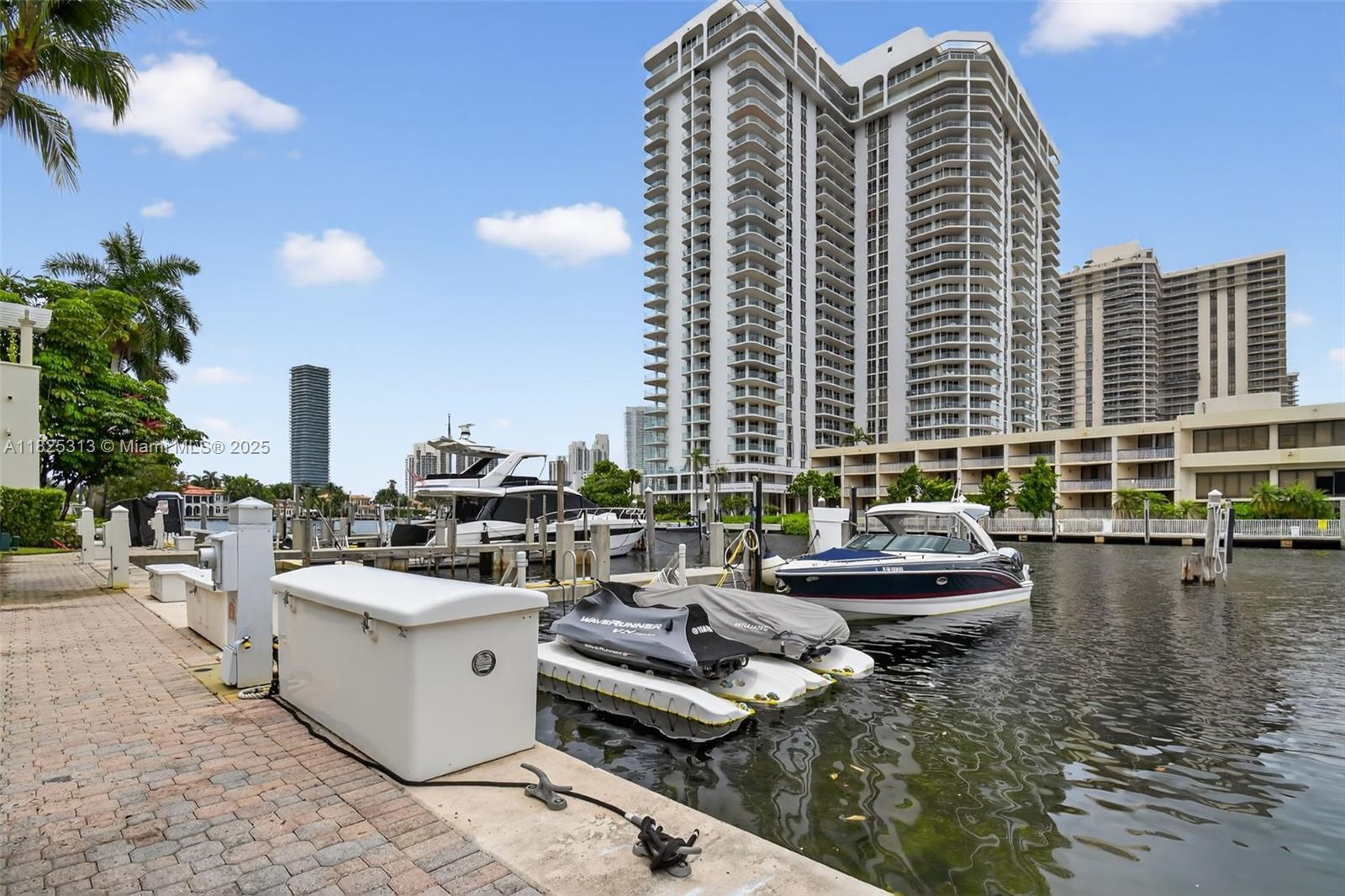 Property Photo: 19925 NE 39 FL 33180