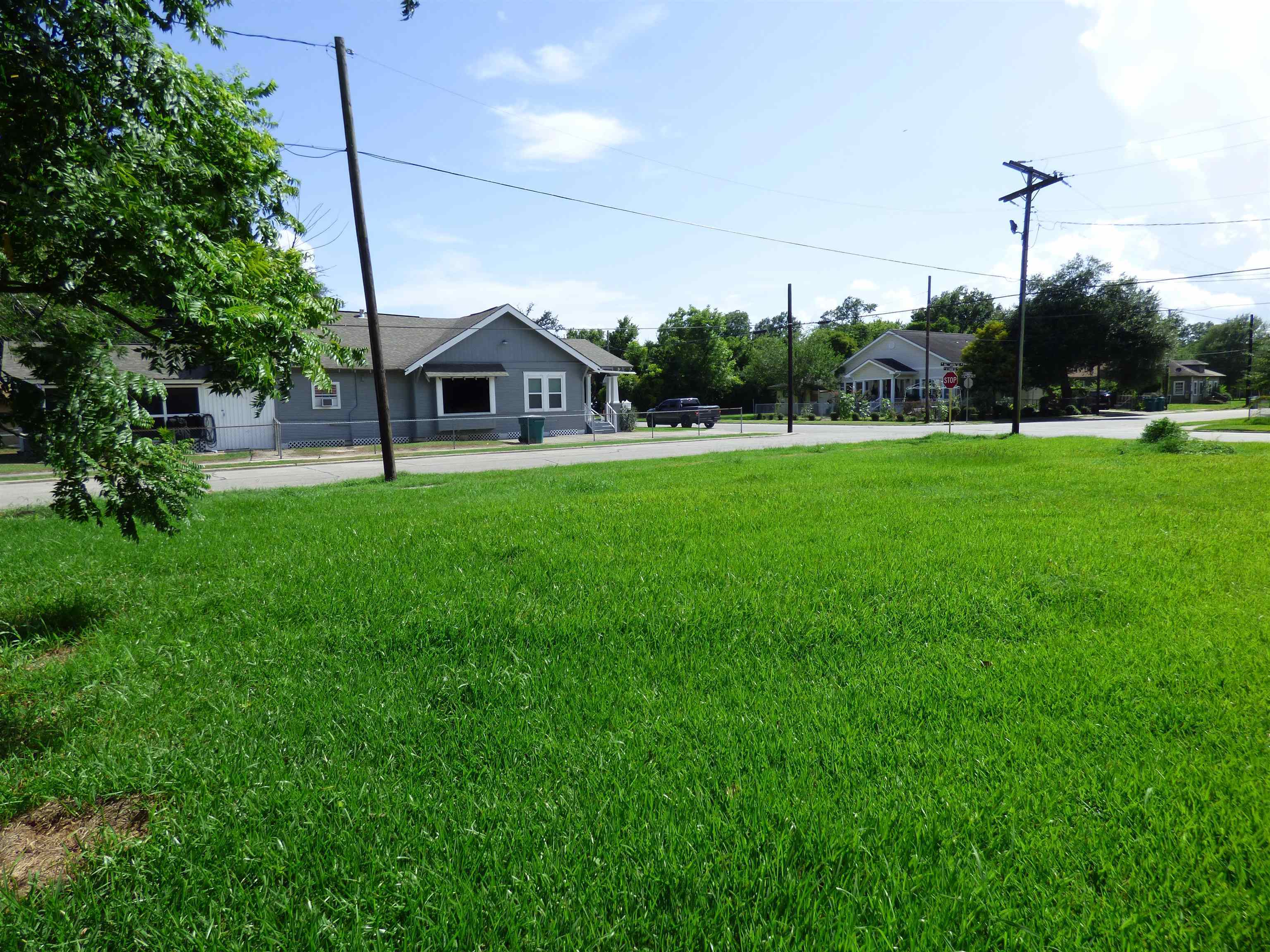 Property Photo: 702 4th St TX 77630
