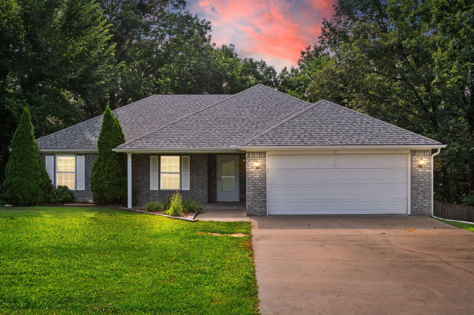 Property Photo: 7 Taransay Circle AR 72715