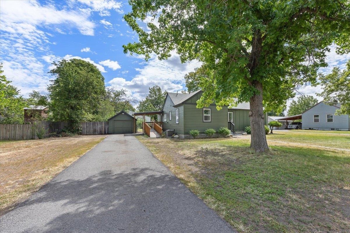 Property Photo: 2224 N Lily Rd Rd WA 99212