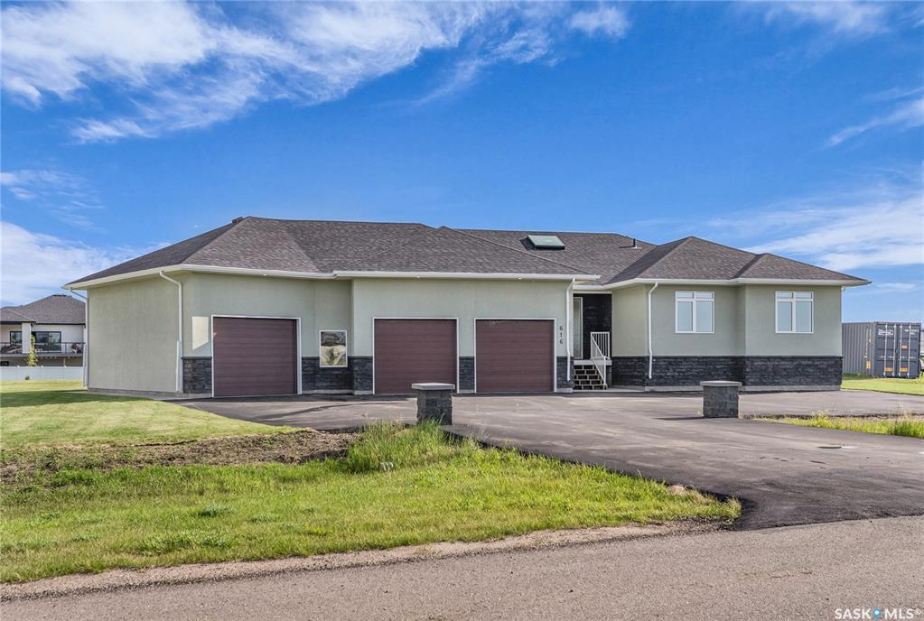 Property Photo:  616 Edgemont Street  SK S7J 2B9 
