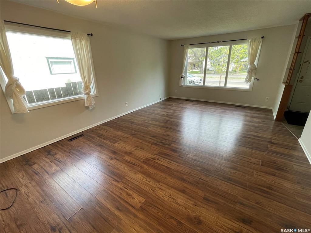 Property Photo:  520 8th Street E  SK S7H 0P8 