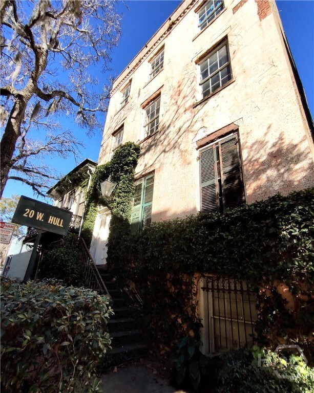20 W Hull Street  Savannah GA 31401 photo