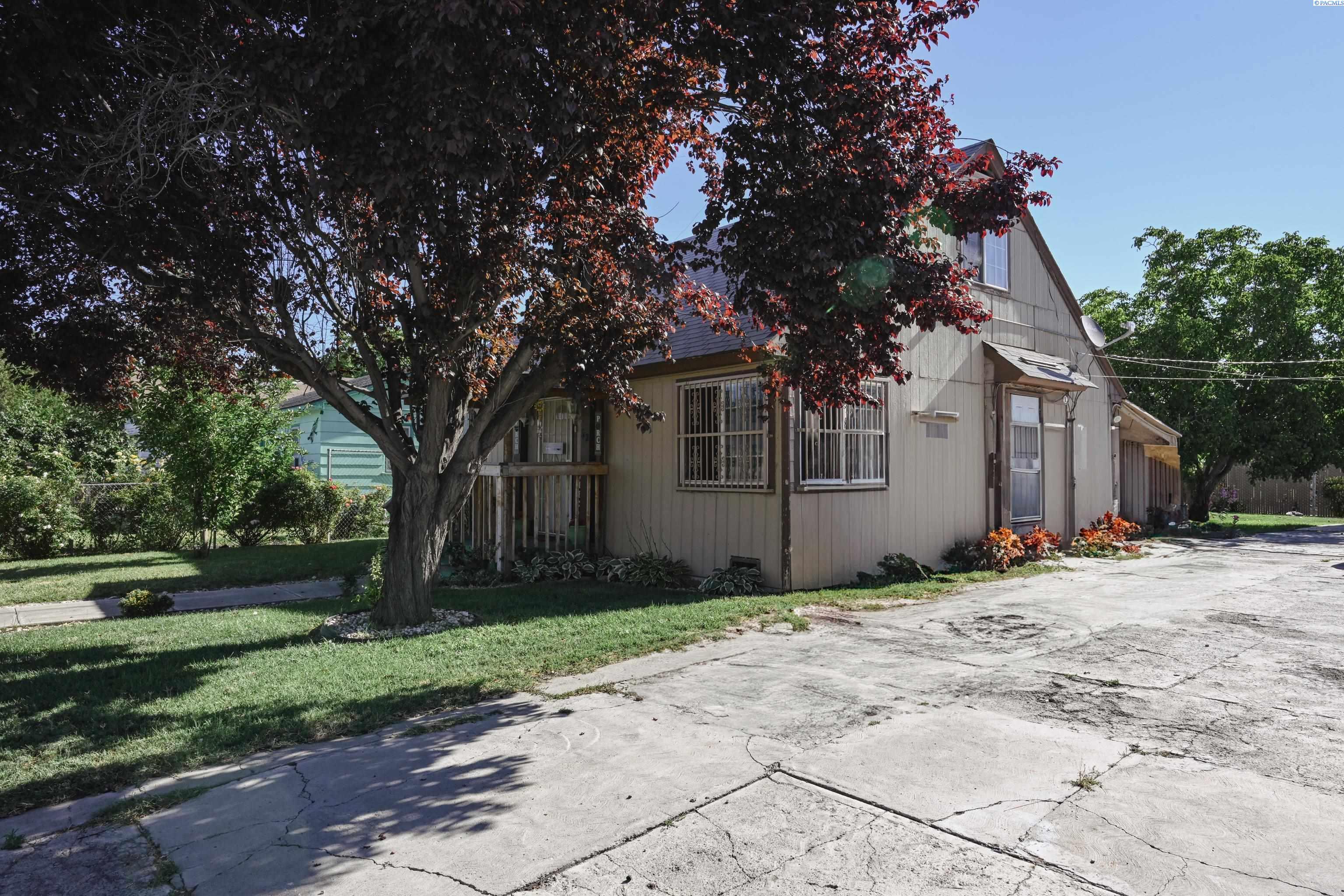 Property Photo: 712 S 10th St WA 98944