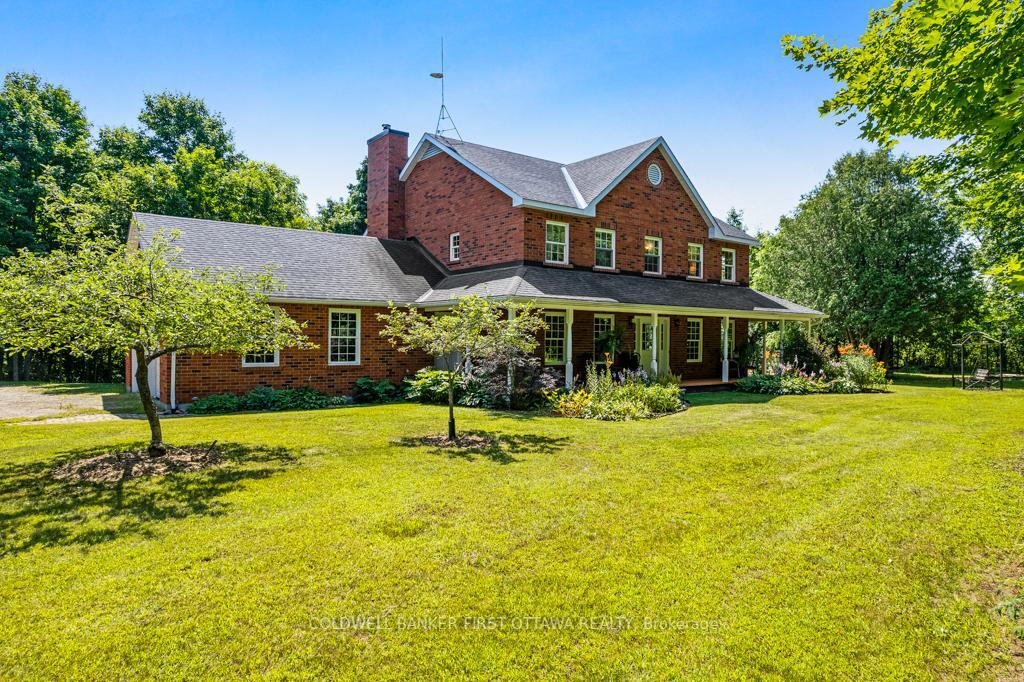 Photo de la propriété: 512 Old Perth Road ON K7C 0C5