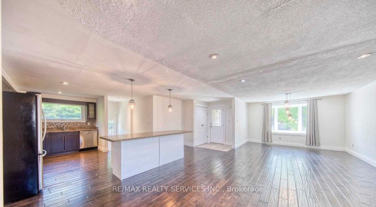 Property Photo: 88 Clover Ridge Drive W ON L1S 3E8