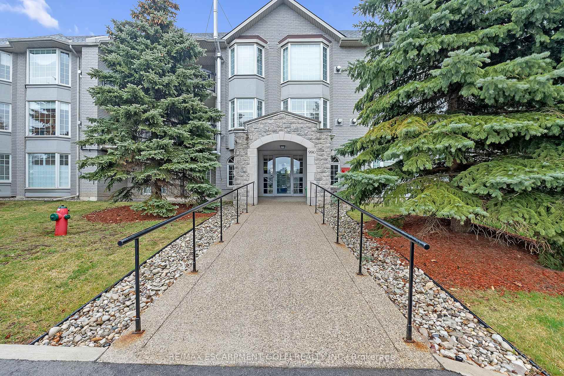 Property Photo: 990 Golf Links Road 106 ON L9K 1J8