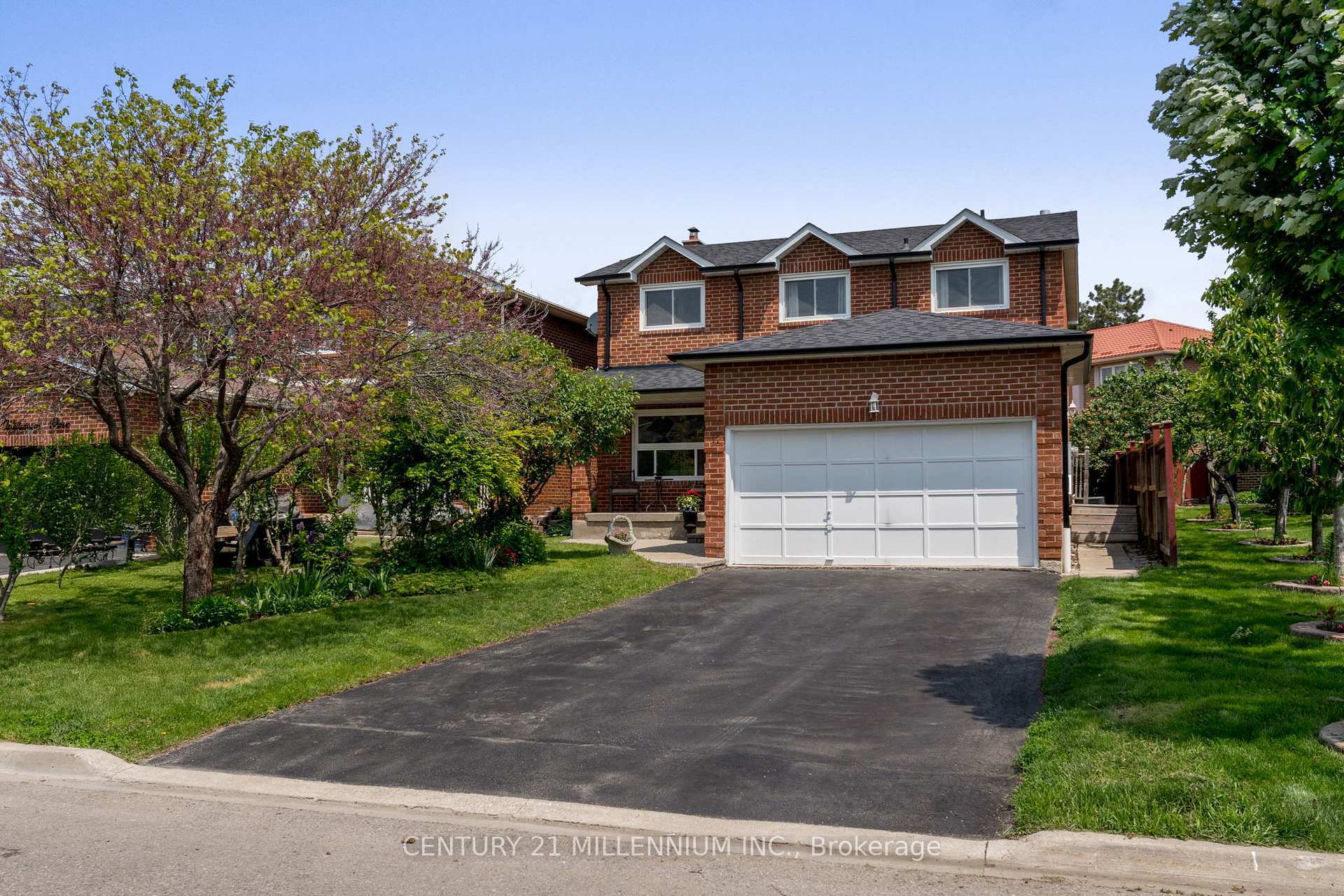 17 Whitehaven Drive  Brampton ON L6Z 2R5 photo