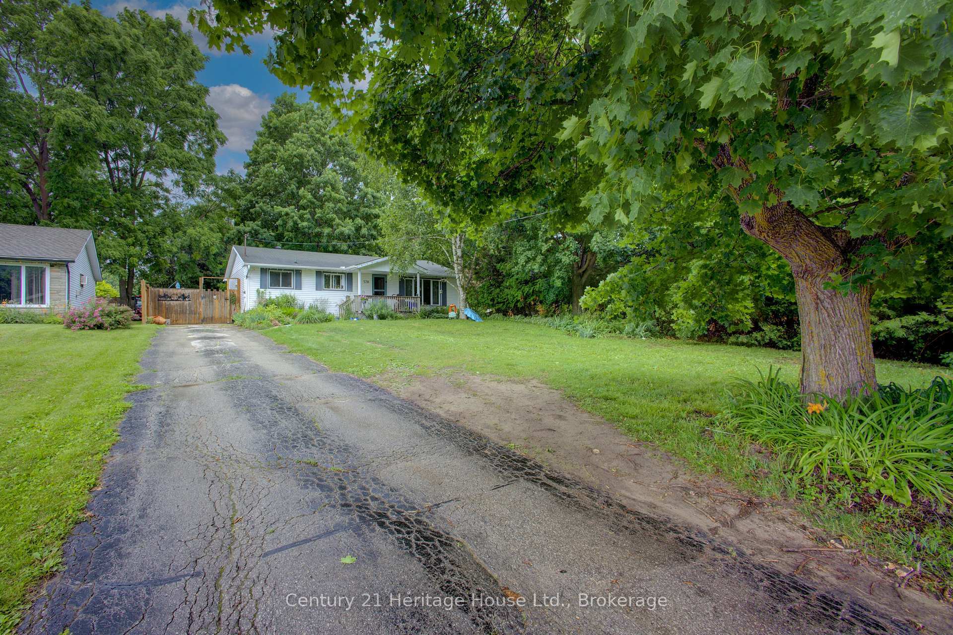 Property Photo: 578 Saddler Street E ON N0G 1R0