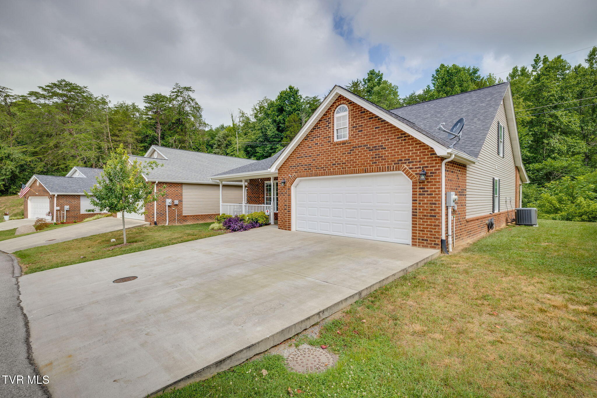 Property Photo: 691 Willowcrest Place TN 37660