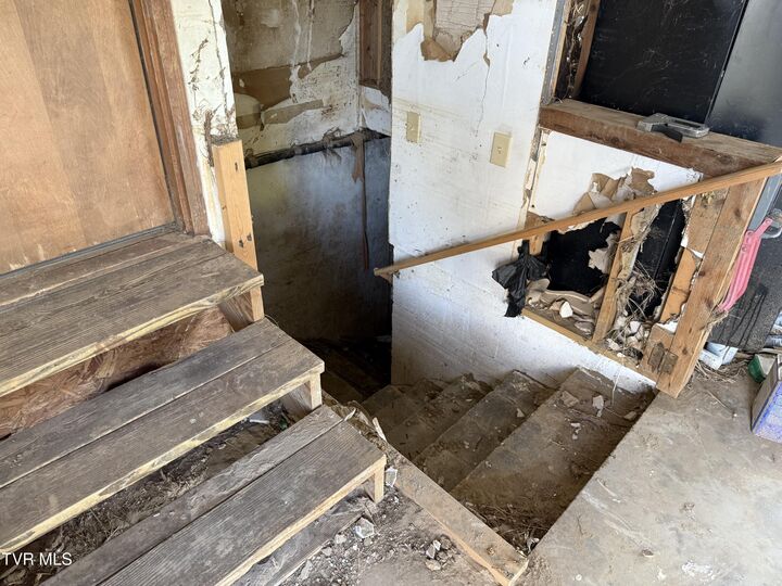 Property Photo:  324 Bill Mauk Road  TN 37641 