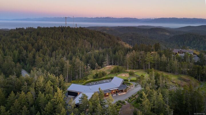 Property Photo: 1570 Zanita Hts BC V9C 4H4