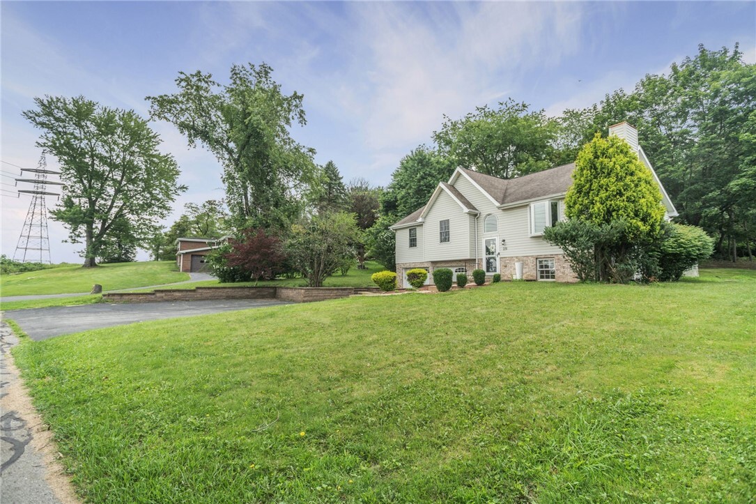 Property Photo: 231 Loretta Dr PA 15146