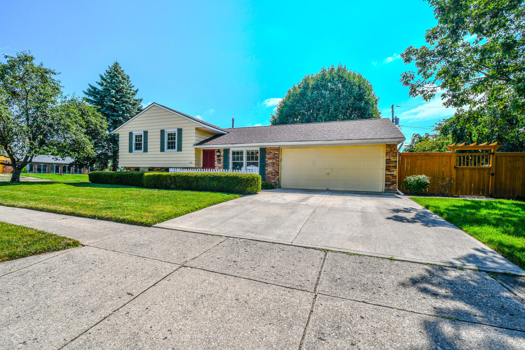 Property Photo: 1138 Edgebrook Avenue OH 45344