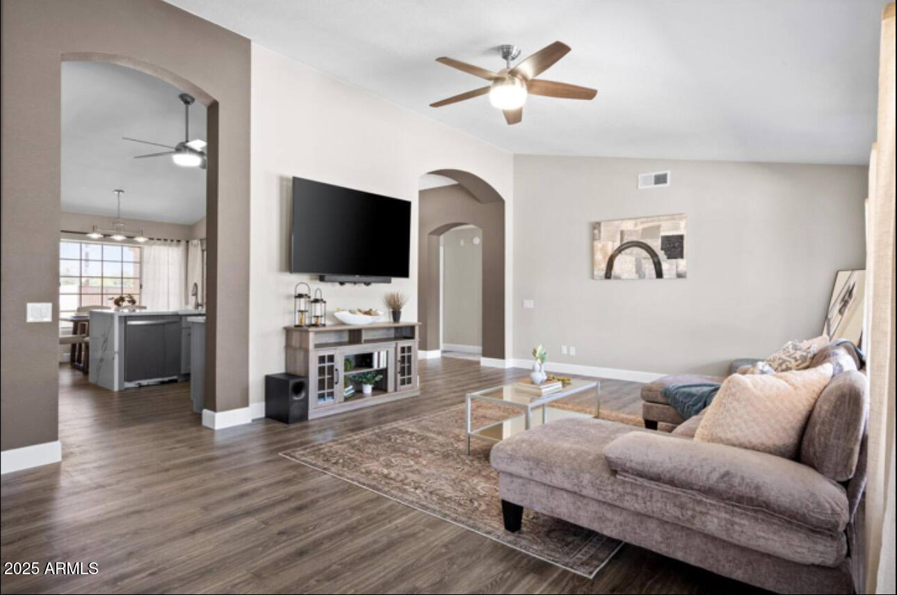 Property Photo: 8311 W Dreyfus Drive AZ 85381
