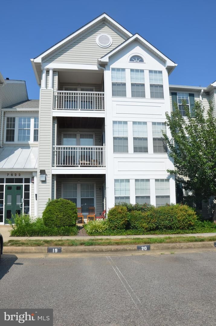 Property Photo: 7522 Snowpea Court 24 VA 22306