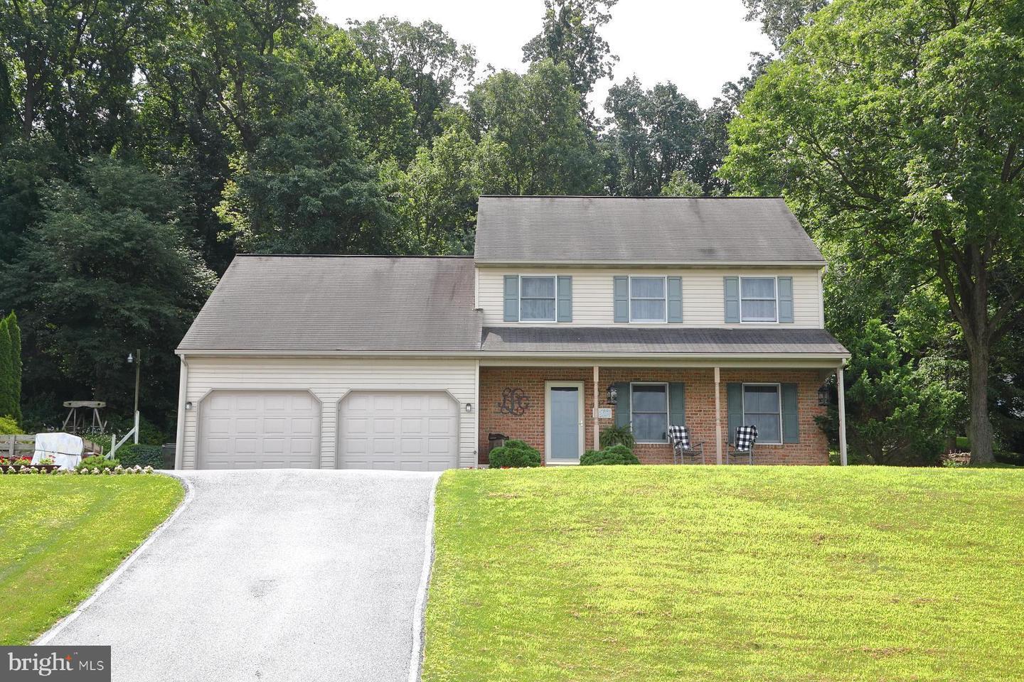 Property Photo: 1282 Edgewood Drive PA 17519