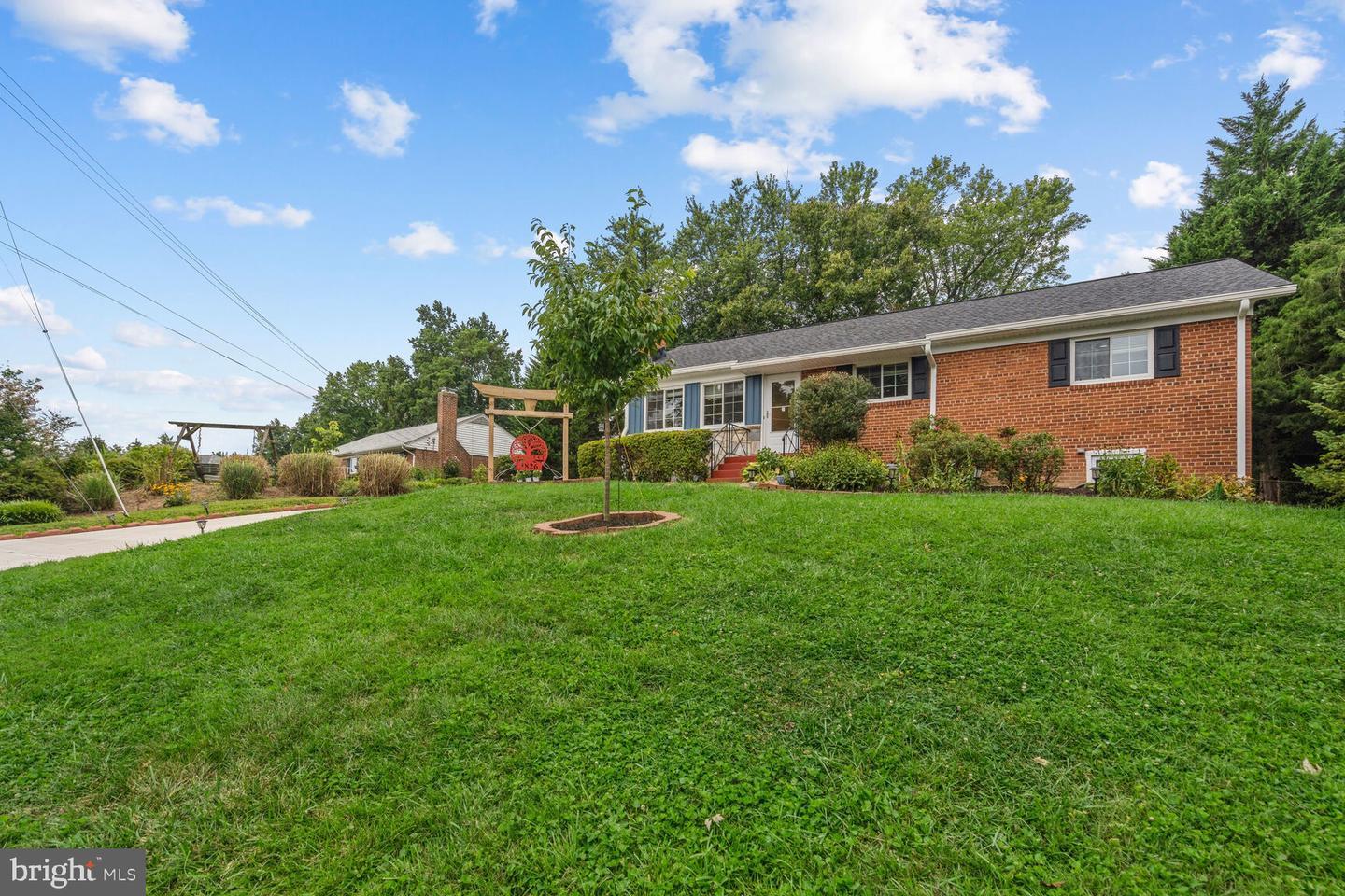 Property Photo: 3826 Pickett Court VA 22003