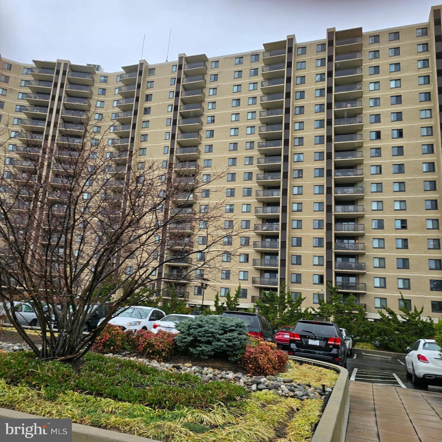 307 Yoakum Parkway 1816  Alexandria VA 22304 photo