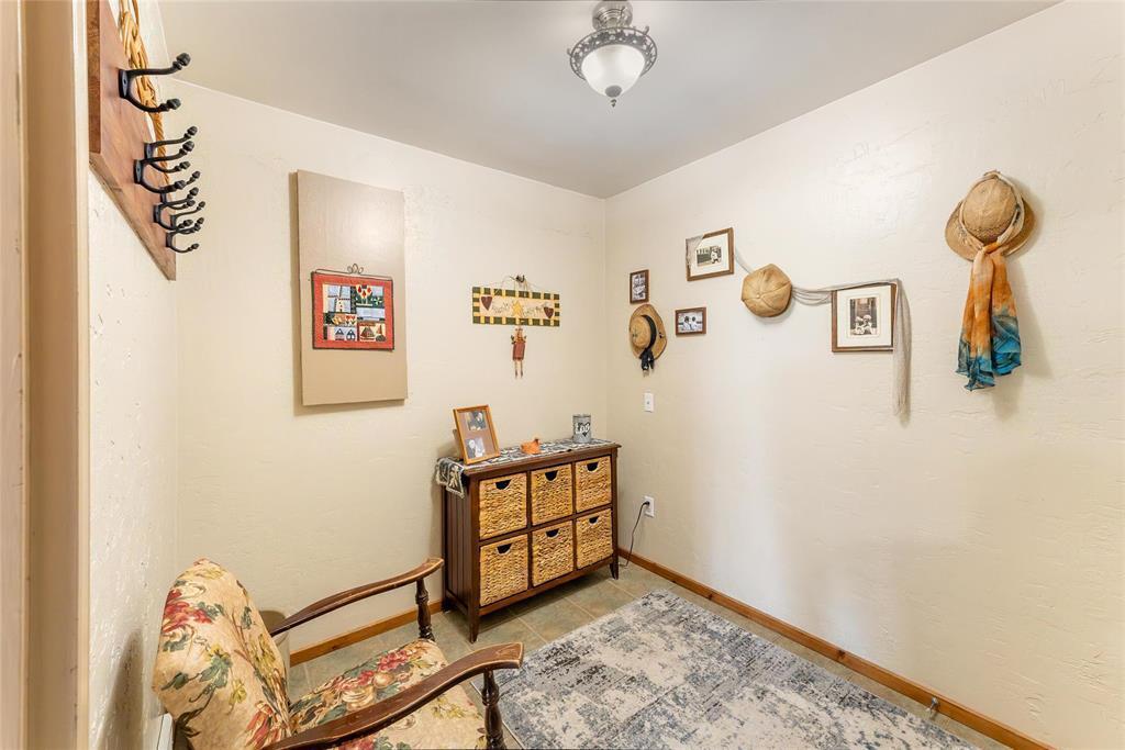 Property Photo: 376 5th Av Avenue South MB R0C 2Z0