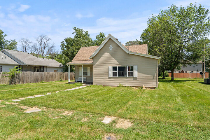 442 S Jenkins St  Centralia MO 65240 photo
