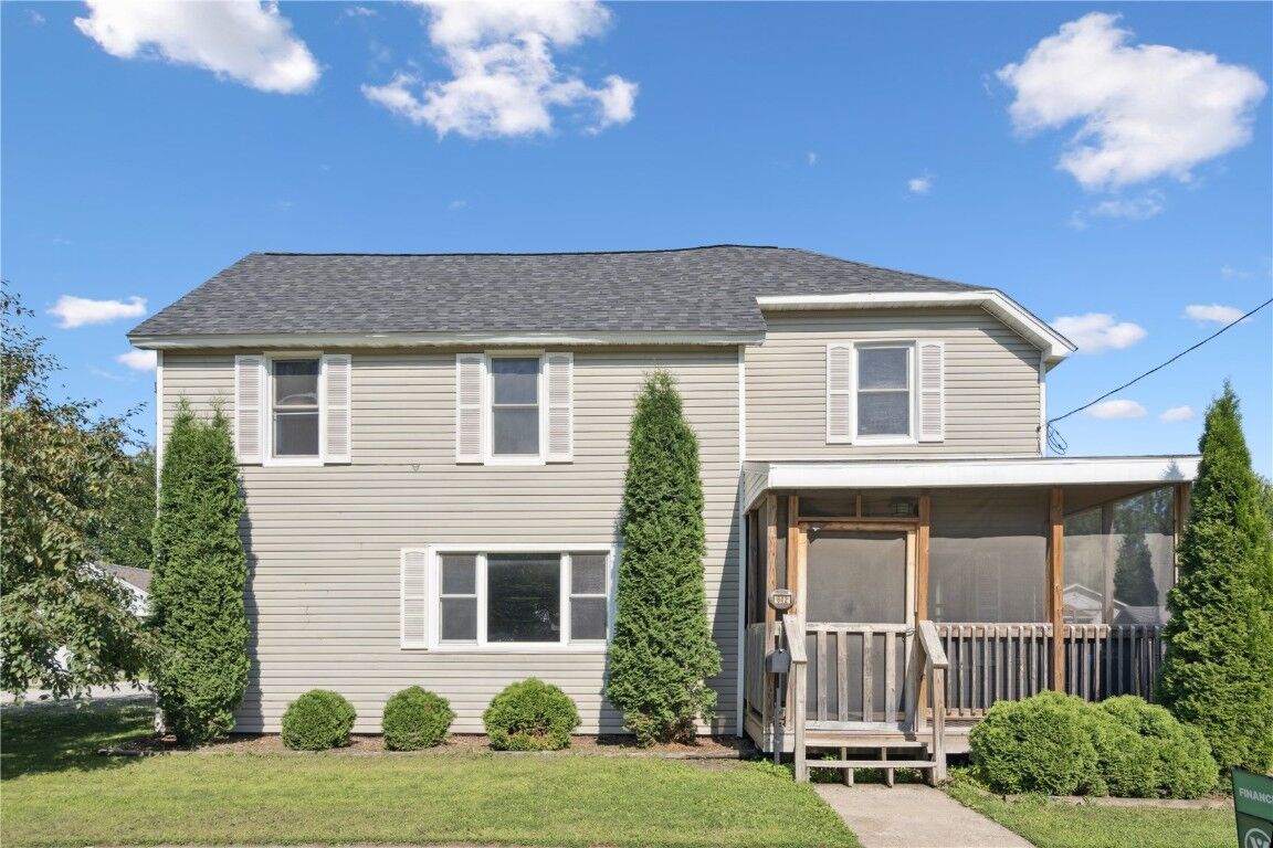 Property Photo:  642 Clinton Avenue  IA 52301 