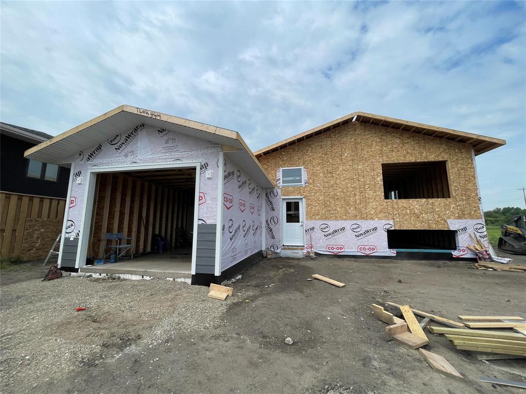 32 Clare Crescent  Neepawa MB R0J 1H0 photo