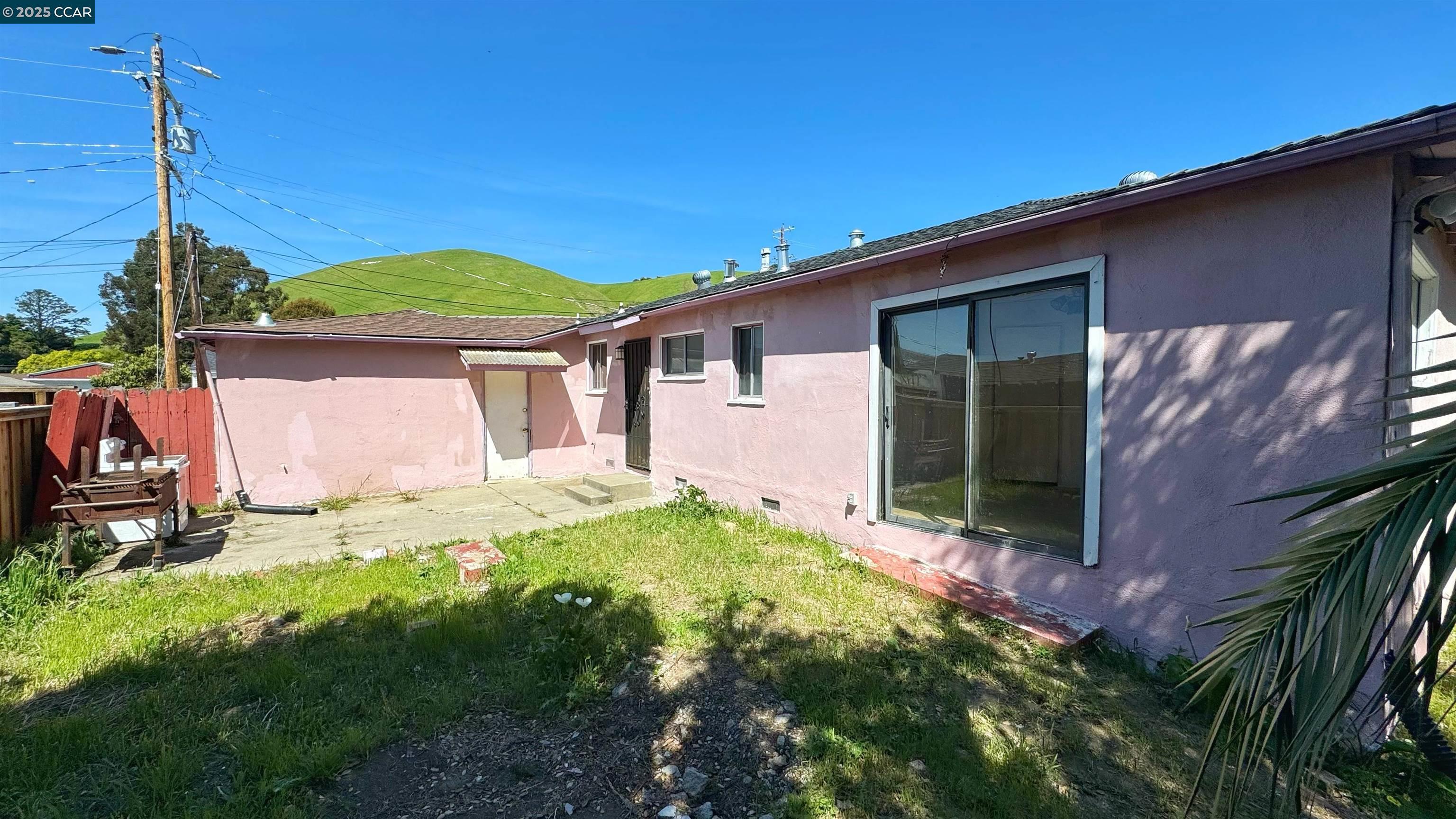 Property Photo: 2464 Alamo St CA 94564