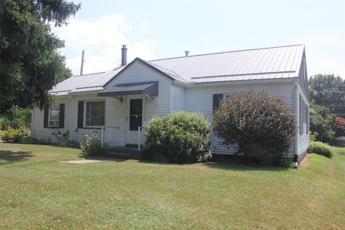Property Photo: 1071 Oak Lane PA 16424