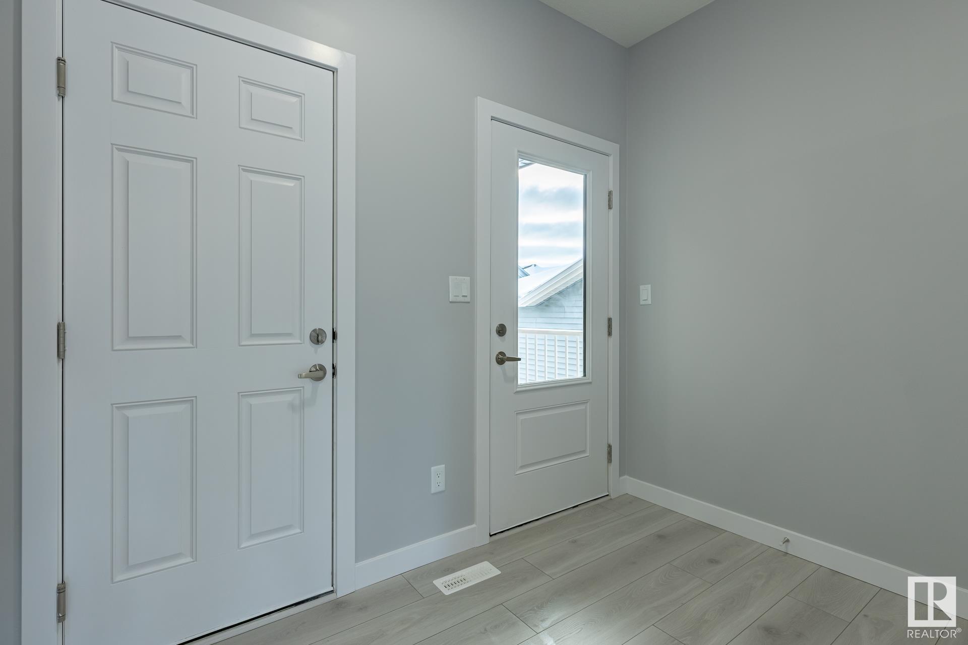 Property Photo:  307 27 Street SW  AB T6X 3H9 