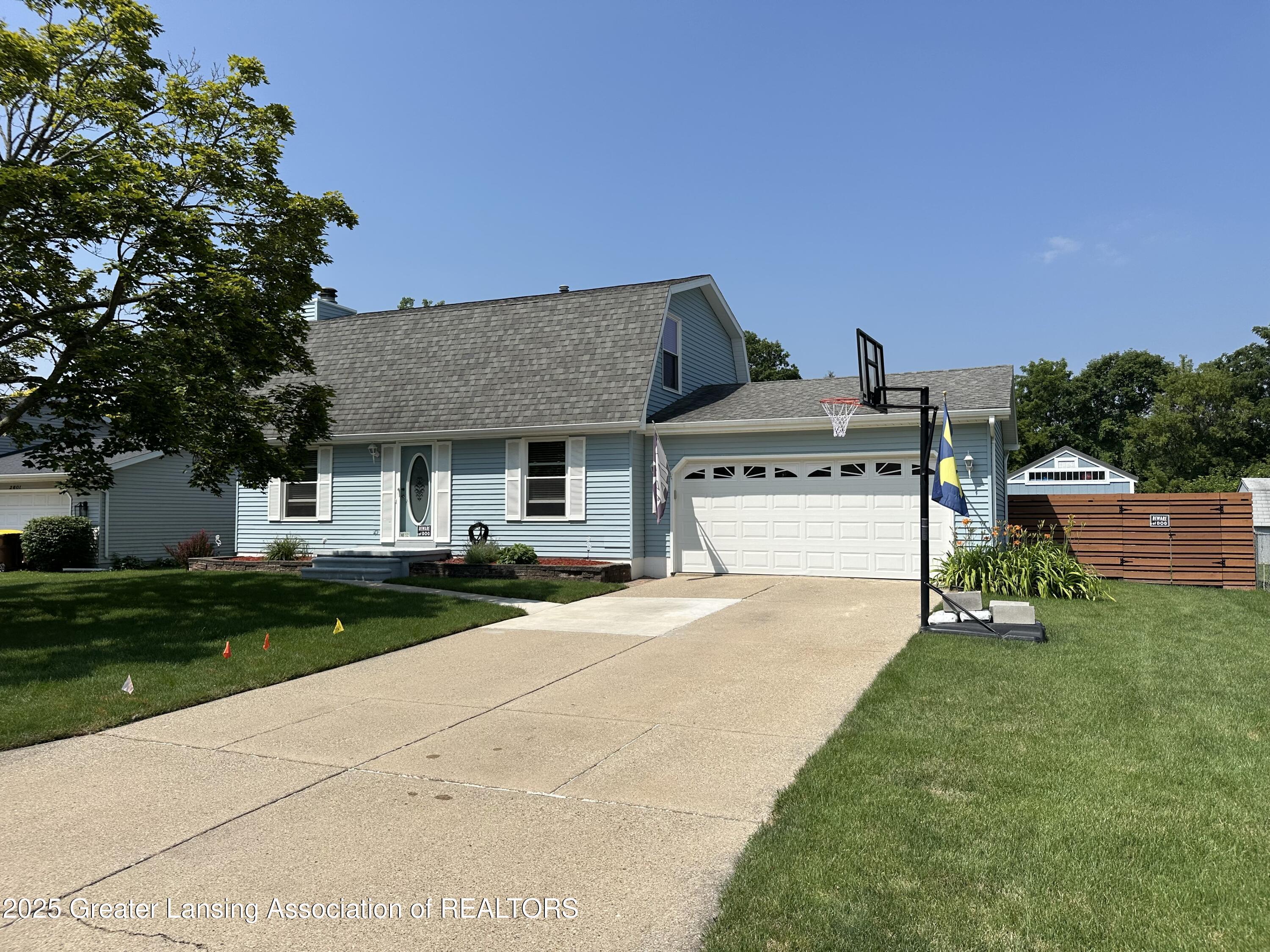 Property Photo: 2611 Renfrew Way MI 48911