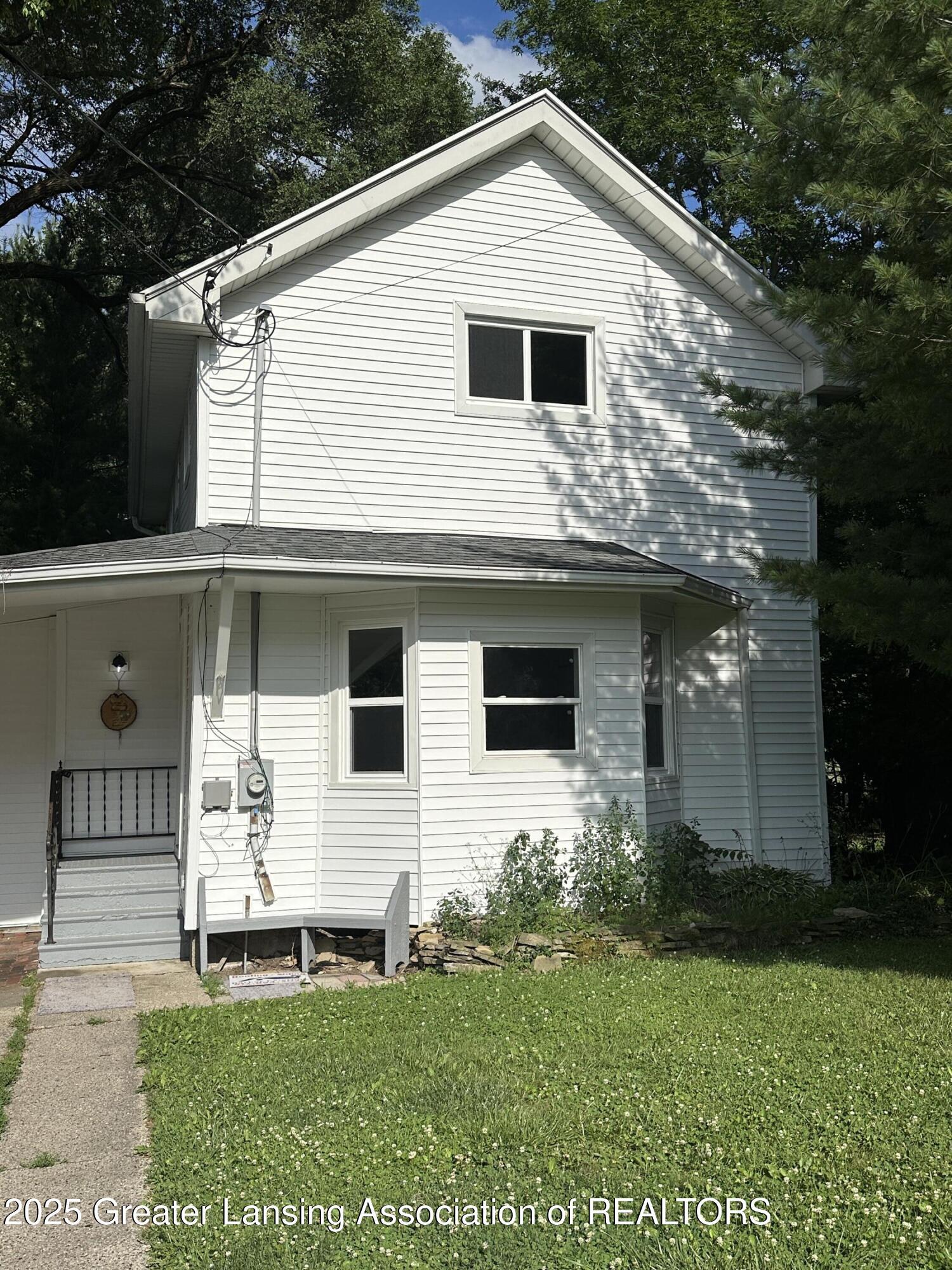 Property Photo: 1922 Vermont Avenue MI 48906