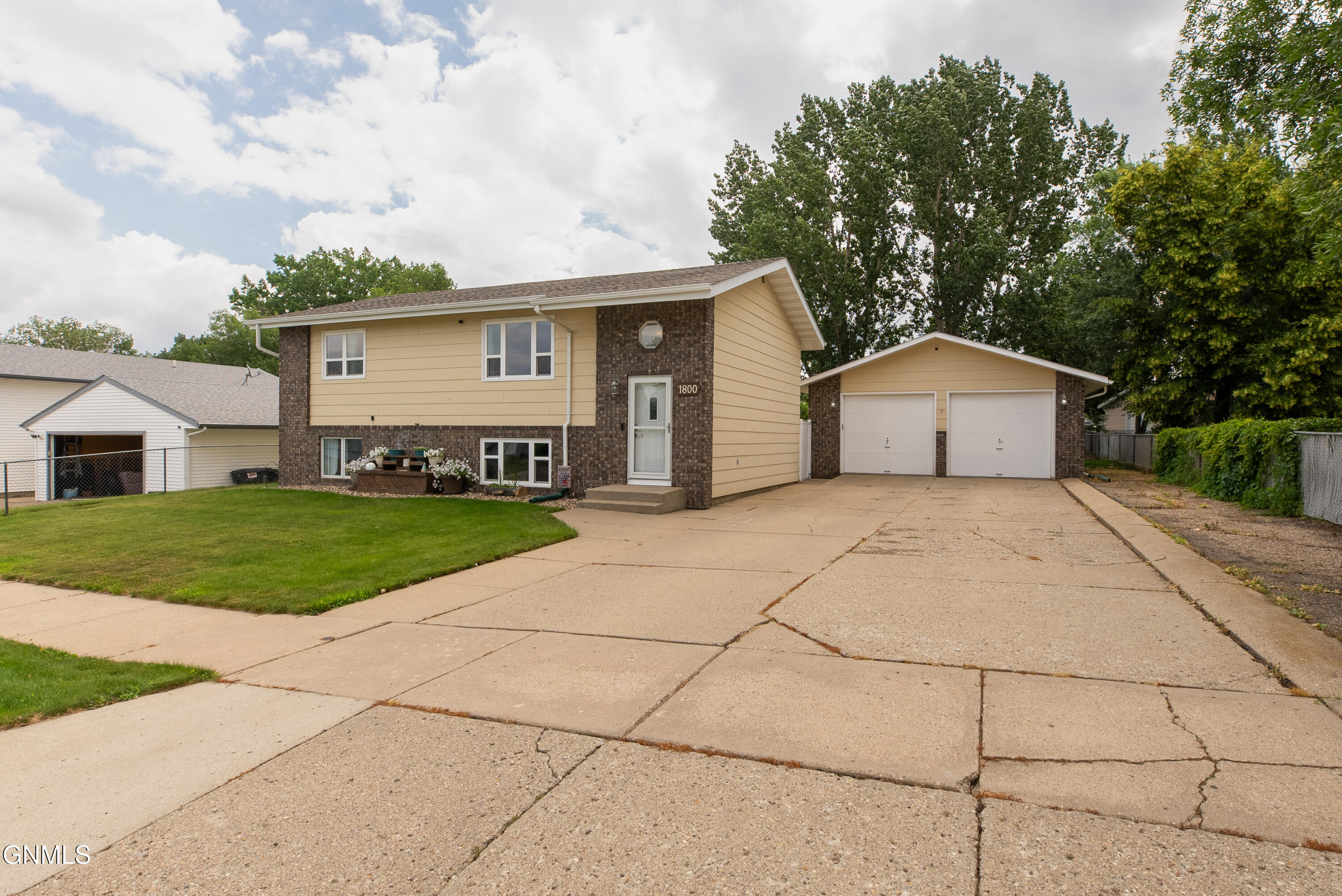 1800 9th Avenue SE  Mandan ND 58554 photo
